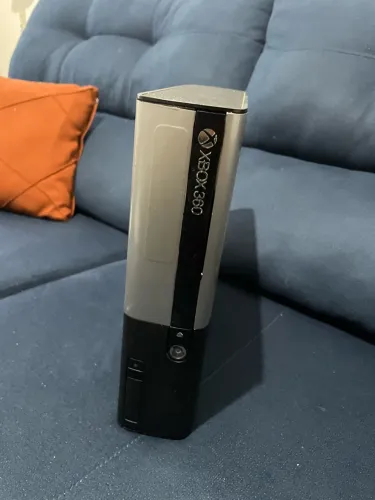 Xbox 360 Super Slim Desbloqueado Rgh Aurora + 2 Controles + Kinect + Jogos + Caixa
