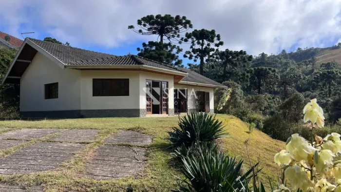 Casa com Vista para Mata em Campos Jordão