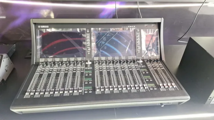 Mesa de som Yamaha DM7