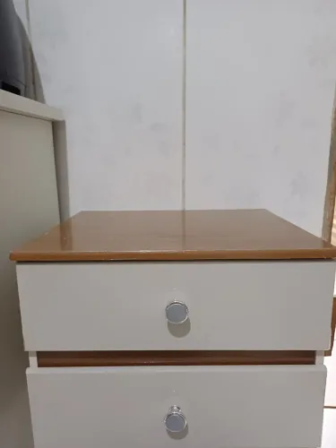 2 mesas de cabeceira de cama