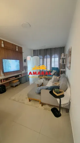 Casa à Venda - 3 Quartos / Suíte com Varanda / Área Gourmet / 2 Vagas - Próximo ao shoppin