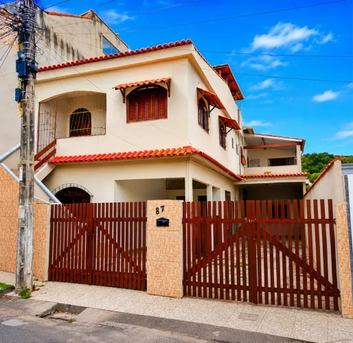 Sobrado com kitnet nos fundos em Itaipava Es 