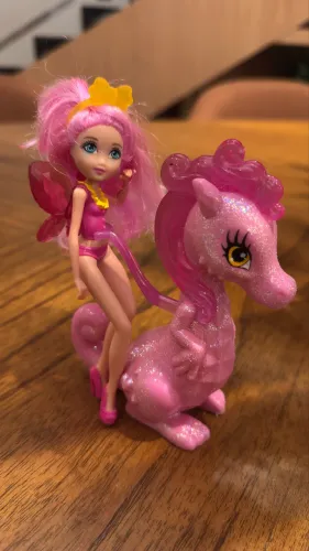 Mini Boneca Fada Grace E Dragão Rosa - Barbie Escola De Princesas Mattel