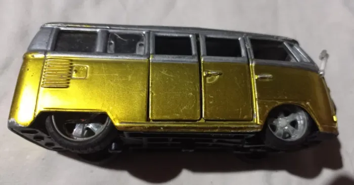 Brinquedo antigo carrinho perua Kombi Volkswagen van samba escala 1 32 burago