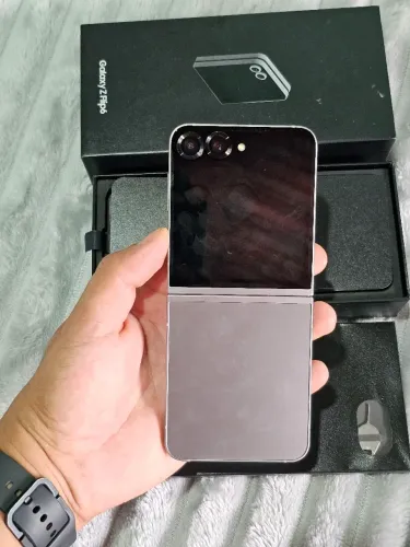 Z FliP 6 , 512GB . 12GB RAM . Snapdragon 8 Gen 3 , zero zero na caixa .