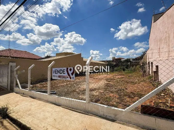 Terreno à venda na área central de Rio Claro..