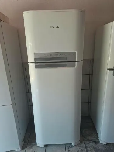 Geladeira bem conservada
