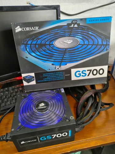 Fonte PSU Corsair GS 700 - Pc Gamer