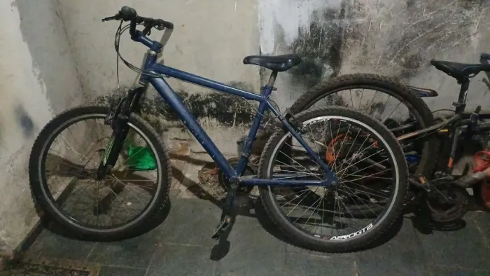 Bicicleta com macha, quadro de alumínio aro 26