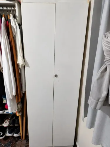 Armário multiuso duas portas com chave.