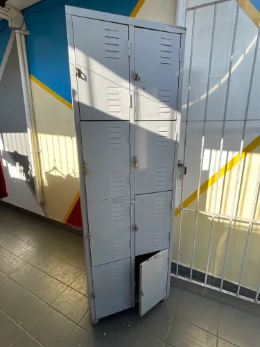Roupeiro aço 8 portas