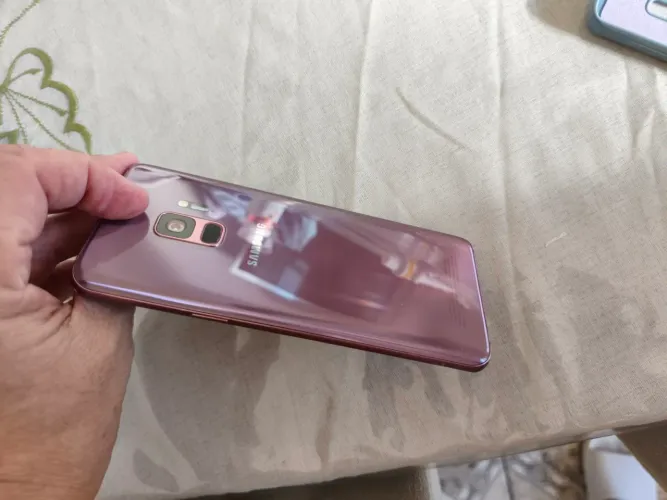 Vendo Samsung Galaxy S9  excelente estado de conservação por apenas R$700,00