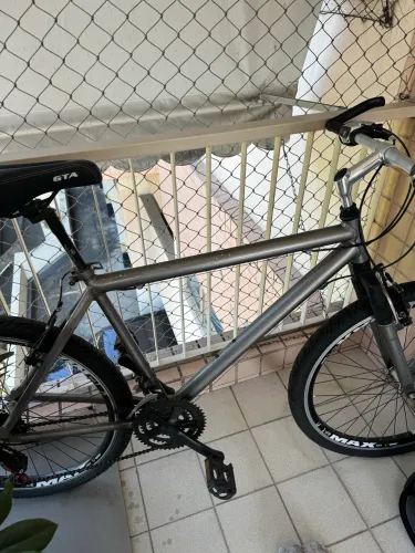Bicicleta com acessórios novos