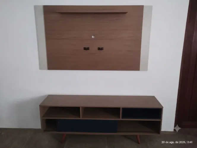 Vendo painel de parede reajustável com Hack em perfeito estado