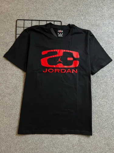 Camiseta Jordam Preta Com Estampa Vermelha