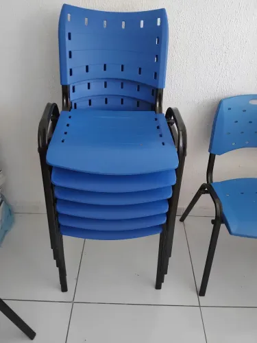 Cadeira iso fixa azul