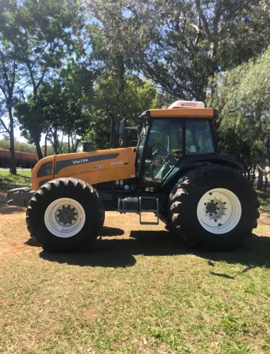 Aluguel de Trator Valtra BH180 4x4 - Direto com Proprietário