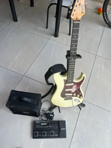 Guitarra +pedaleira + cubo