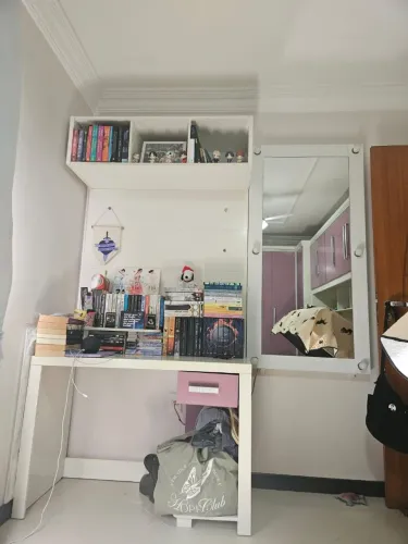 Vendo mesa, painel e espelho