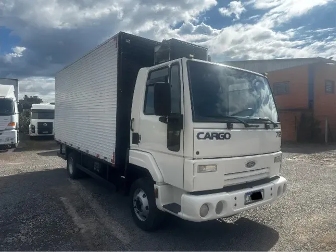 FORD CARGO 712 BAU 2010