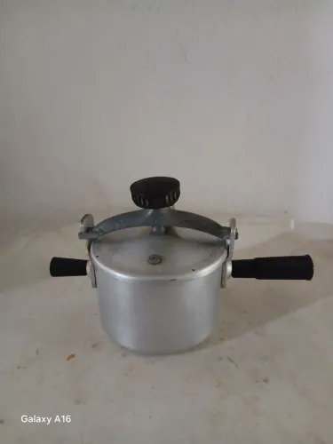 Panela de pressão antiga