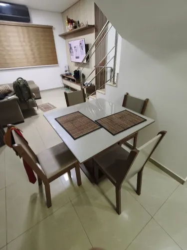 Mesa pequena 4 lugares