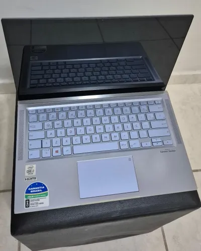 Notebook Premium ASUS ZenBook 14" (Intel Core i7 / 8GB / SSD 256GB / Full HD) Quase Novo!