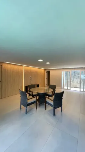 Casa Contemporânea no Calhau | 866m² | 7 Suítes | Piscina com Raia | Próx. Praia | Alto Pa