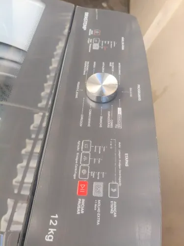 Máquina Brastemp 12 kilos com água quente e tira manchas