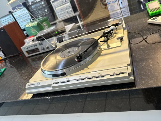 Espetacular novíssimo Toca Disco Gradiente Direct Drive D-35(revisado com garantia)!
