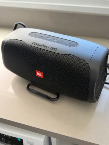 Caixa de Som / Subwoofer Automotivo JBL BassPro Go Bluetooth - Impecável!