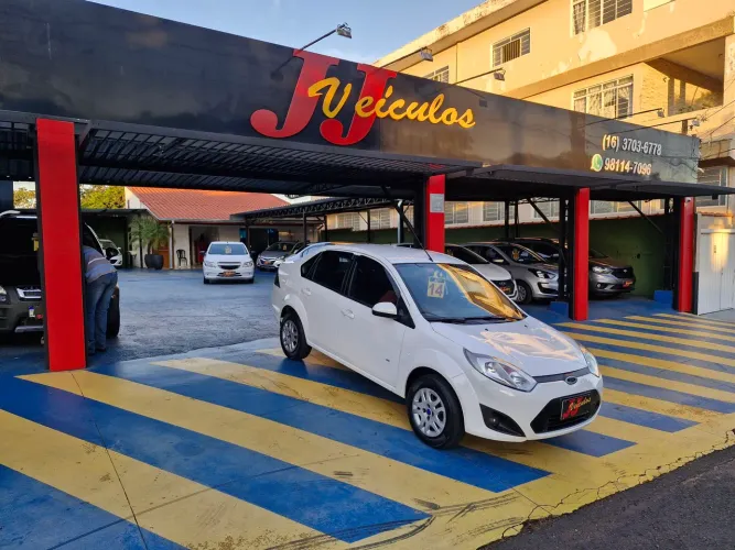 Ford Fiesta Sedan SE 1.6 8V Flex 4P 2014