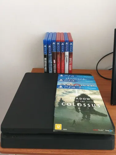 PS4 Slim 1 TB + 1 Controle e 10 Jogos (Midia Física)