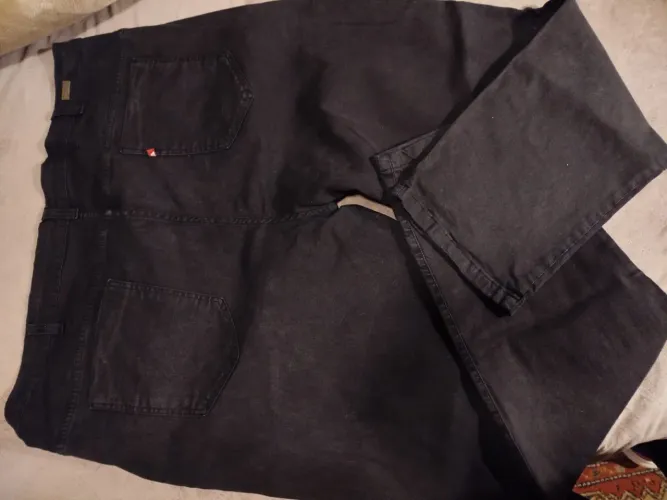 Calça jeans preta plus size 56