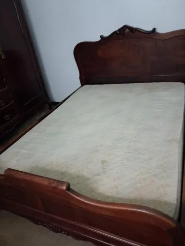 Vendo cama de casal antiga estilo Luiz XV 