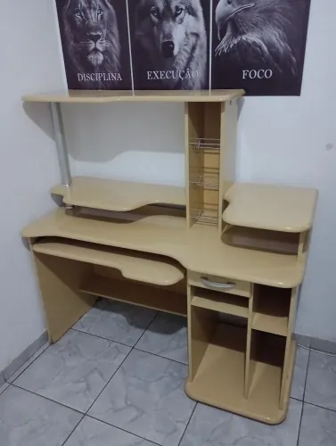 Escrivaninha/Mesa de computador