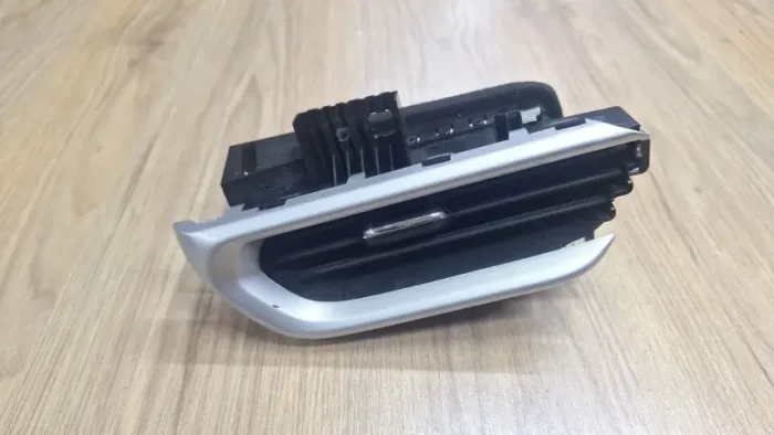 Difusor De Ar Esquerdo Tracker 2023 