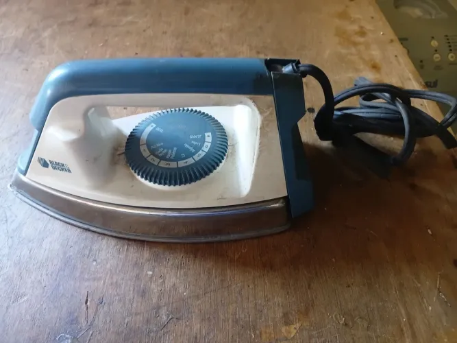 Ferro de passar a seco Black decker