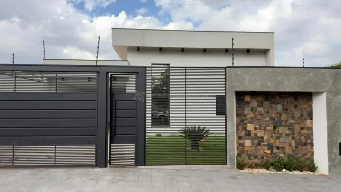 Linda casa nova e moderna com cozinha planejada