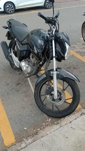 CG 160 Fan 2023 seminova com apenas 8500km