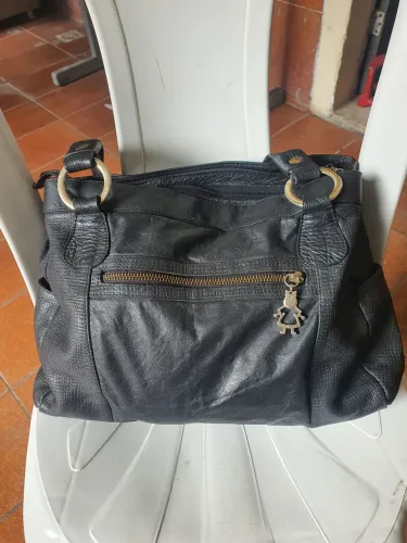 VENDO BOLSA  EM COURO SEMI NOVA