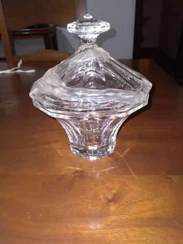 Bonboniere em cristal.