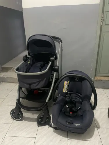 carrinho moisés com bebê conforto