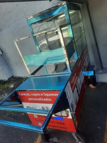 Carrinho para bolo.