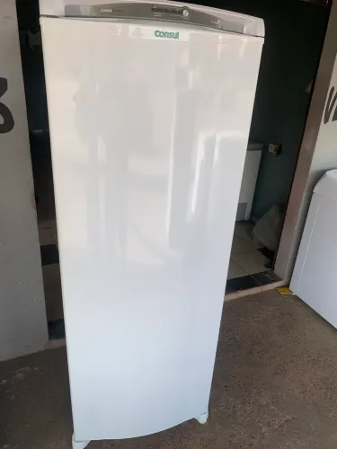 Vendo esse geladinho consul Frost free toda original e completa 1 ano de uso