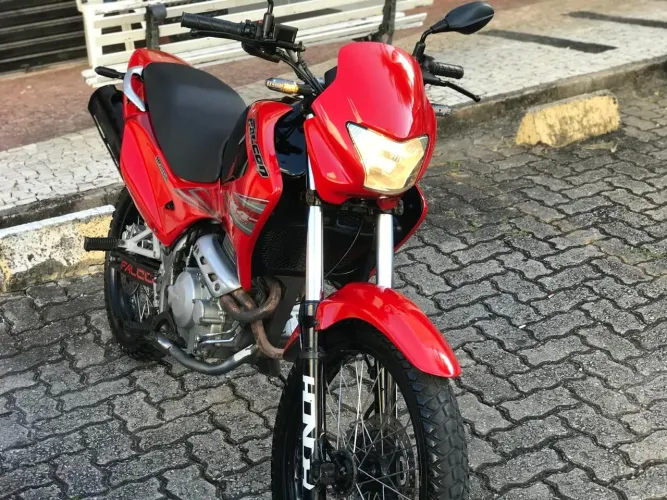 Moto muito conservada ttoda revisada pneus novos só pegar e rodar