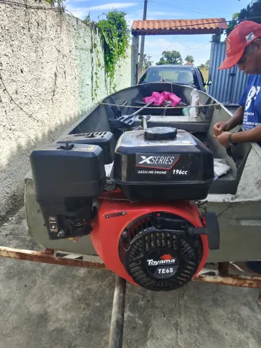 Lancha Completa com Motor e Carretinha