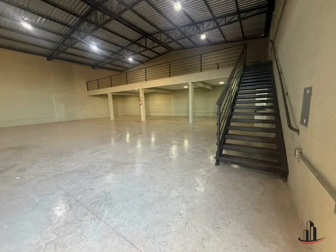 Galpão novo No Laranjeiras Para Aluguel, Estruturado, Com Mezanino, 2wc completos, Estacio