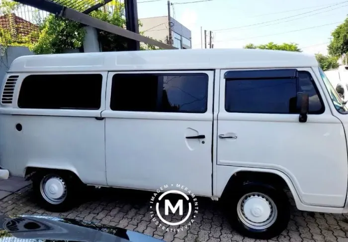 Volkswagen Kombi Escolar 1.6 MPI (álcool) 2022
