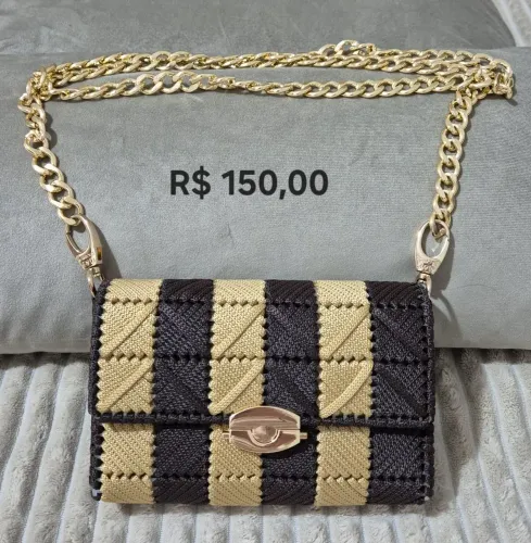 Bolsa café e dourado bordada em tela